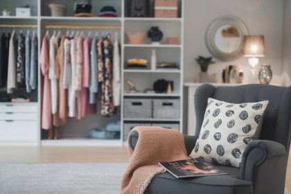 Comment adapter sa décoration intérieure à son style vestimentaire ?