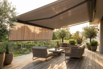 Le store banne sur mesure : la solution idéale pour habiller votre terrasse ou balcon